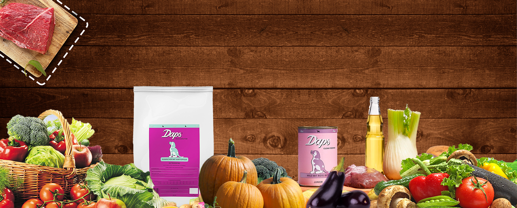 DAPS Clean Feeding · Hundefutter mit frischem Gemüse, Pakete und Dosen auf Holzhintergrund
